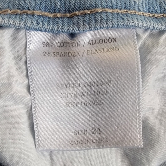 Distressed denim shorts - Picture 4 of 4